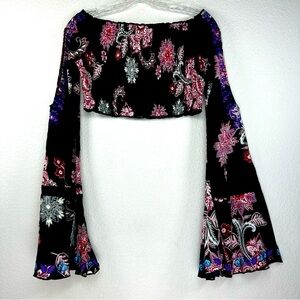 NWT Raga‎ Cropped Ruched Top Peek-a-boo Bell Sleeves Embroidery Detail Small